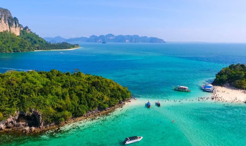 separating beach at Talay Waek tup island - Krabi tours
