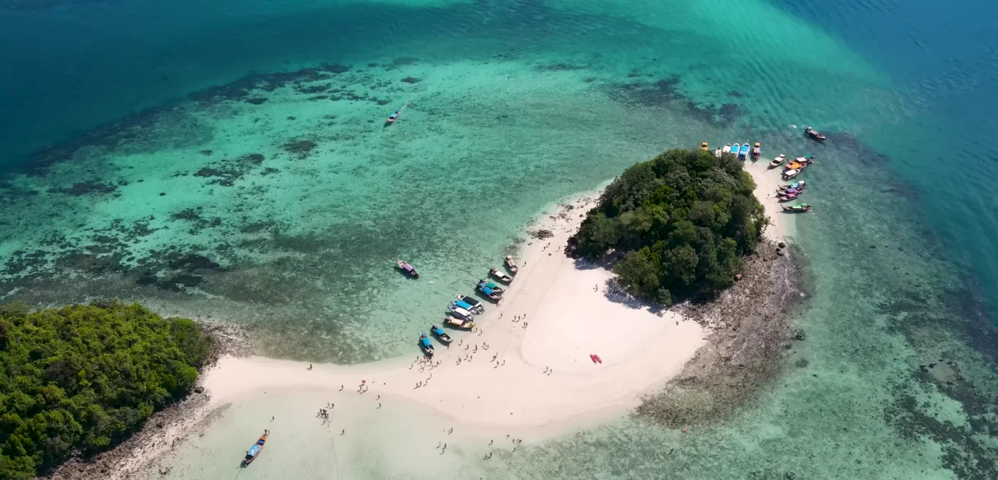 Turquoise shallows around the Tup Island sandbar